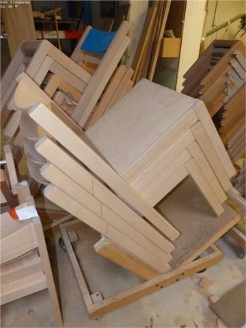 Holzstühle unter Vorbehalt