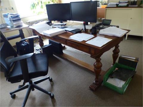 älterer Schreibtisch