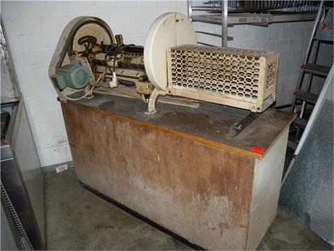 Ältere Brotschneidemaschine 