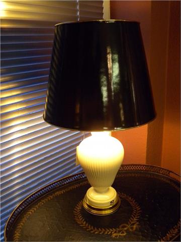 Tischlampe mit Porzellanfuß