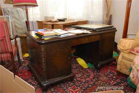 Schreibtisch im Design passend zu Wohnzimmerschrank