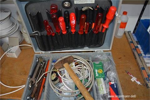 Werkzeugkoffer mit Handwerkzeugen unter Berücksichtigung §168 InsO (7-Tage-Frist)